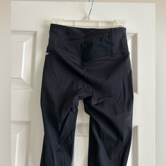 Black fabletics leggings with a pocket in the back - Picture 2 of 3